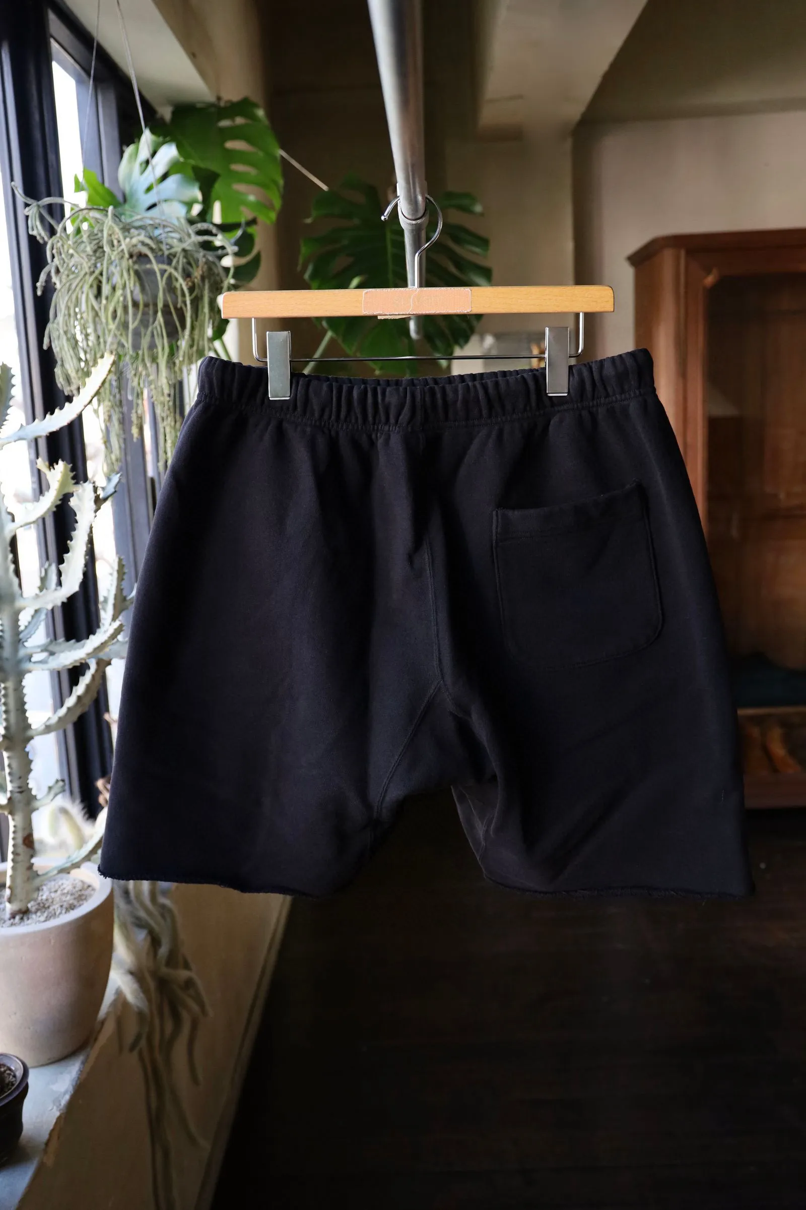 SAINT Mxxxxxx SWEAT SHORTS/RIBON SAINT/BLK pink SAINT LOGO shorts, black S-XL cotton and linen OE yarn fabric, stiff, light, comfortable and breathable, non-locking design, naturally rolled back after water, super handsome version, easy to match, original consistent main mark, wash water mark, little angel anti-counterfeiting mark